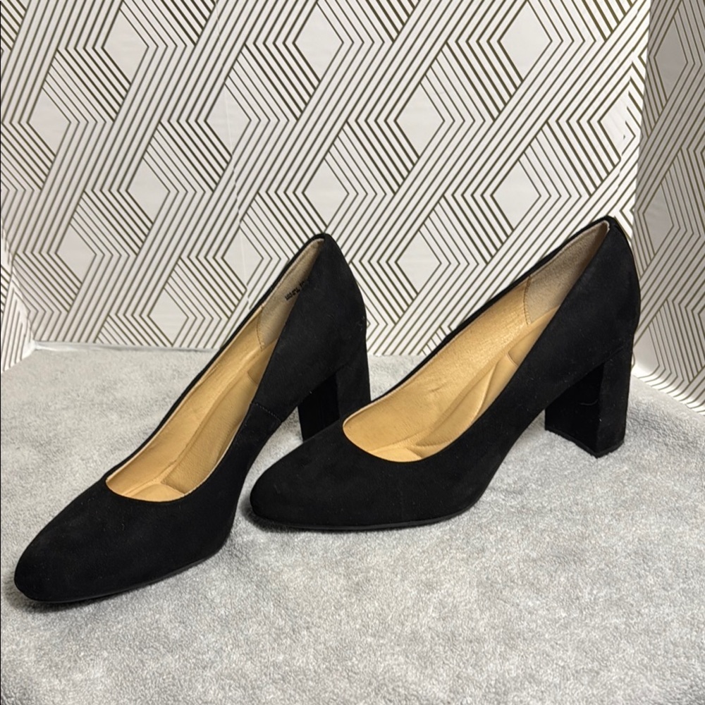 Elegant Black Suede Women's Pumps CL Laundry comfort cushion size 10